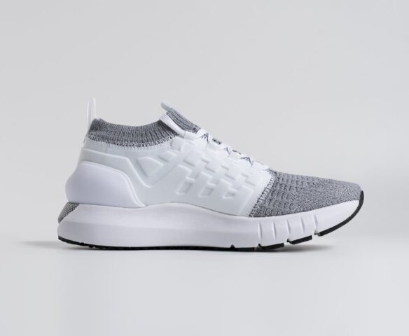 Under Armour HOVR Phantom 1 Белые 45076. Вид 2